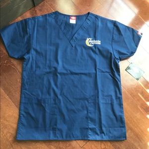 NEW Dickies scrub top with logo